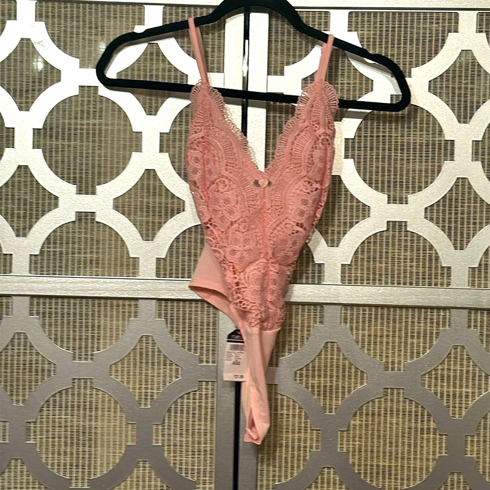 NWT Rue 21 pink juniors lace body suit with little rose on front size XXS